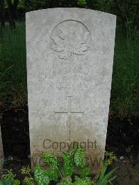 Etaples Military Cemetery - Croft, Daniel Frederick
